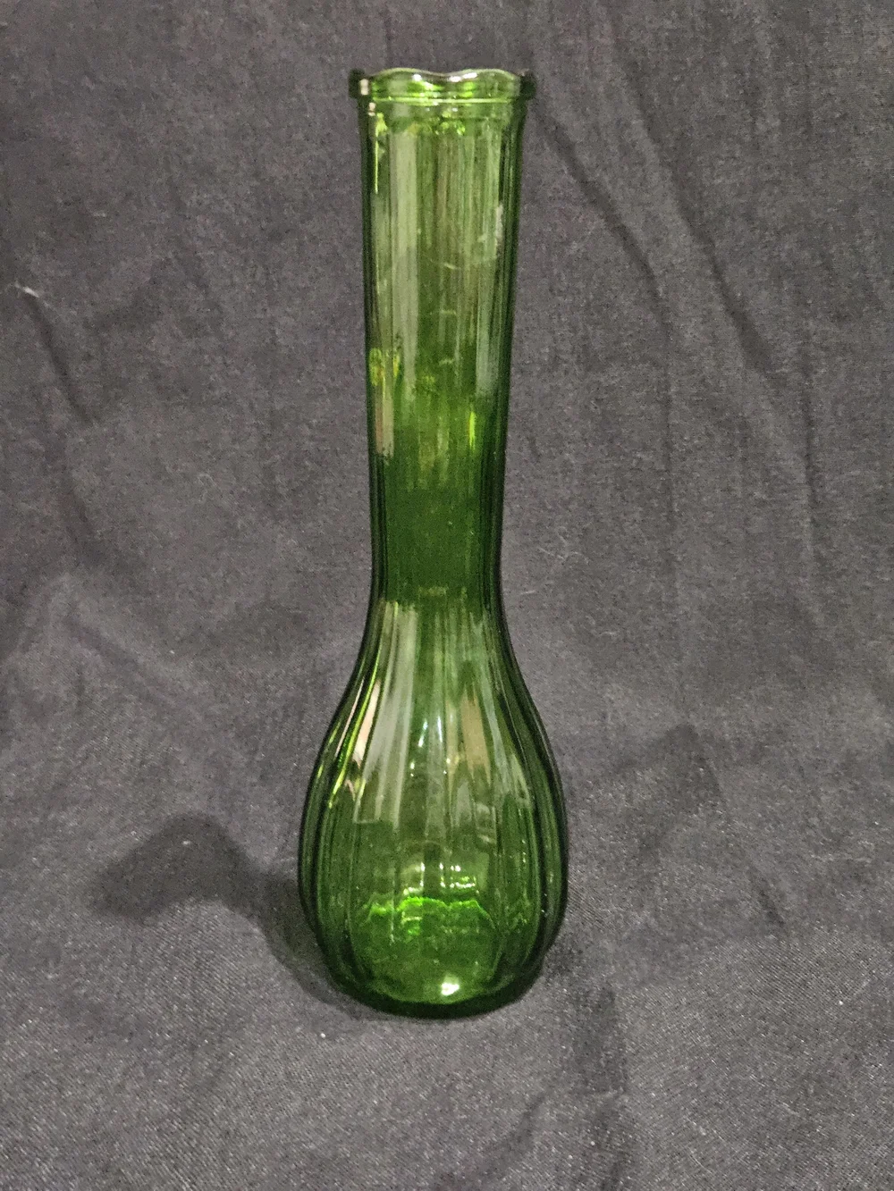 Vtg PGC Portland Glass Co Emerald Green Ribbed Bud Vase Scalloped Rim 9
